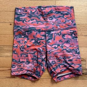 lululemon athletica Patterned biker shorts